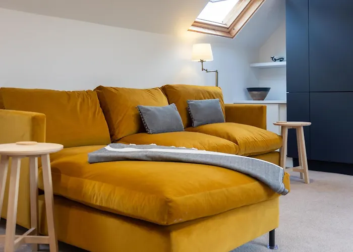 Stunning Studio With Countryside Views & Parking