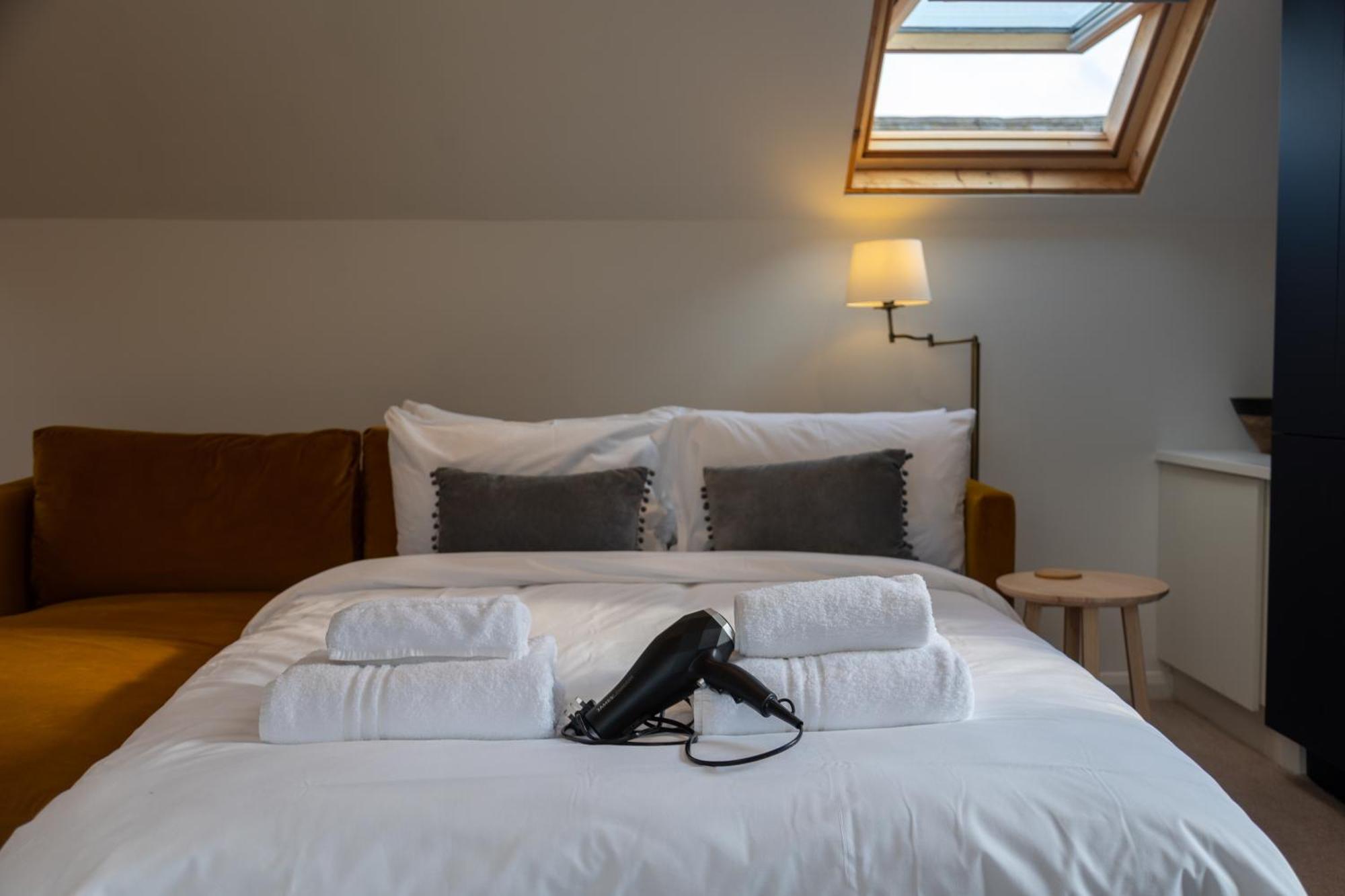 Апартаменты Stunning With Countryside Views & Parking